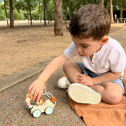 Juguete de arrastre Montessori en madera - LEÓN - Bebés a partir de 12 meses