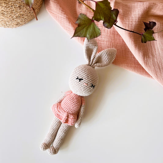 Peluche de Crochet con Cascabel 100% Algodón - CONEJA MILA - Regalo Bebé