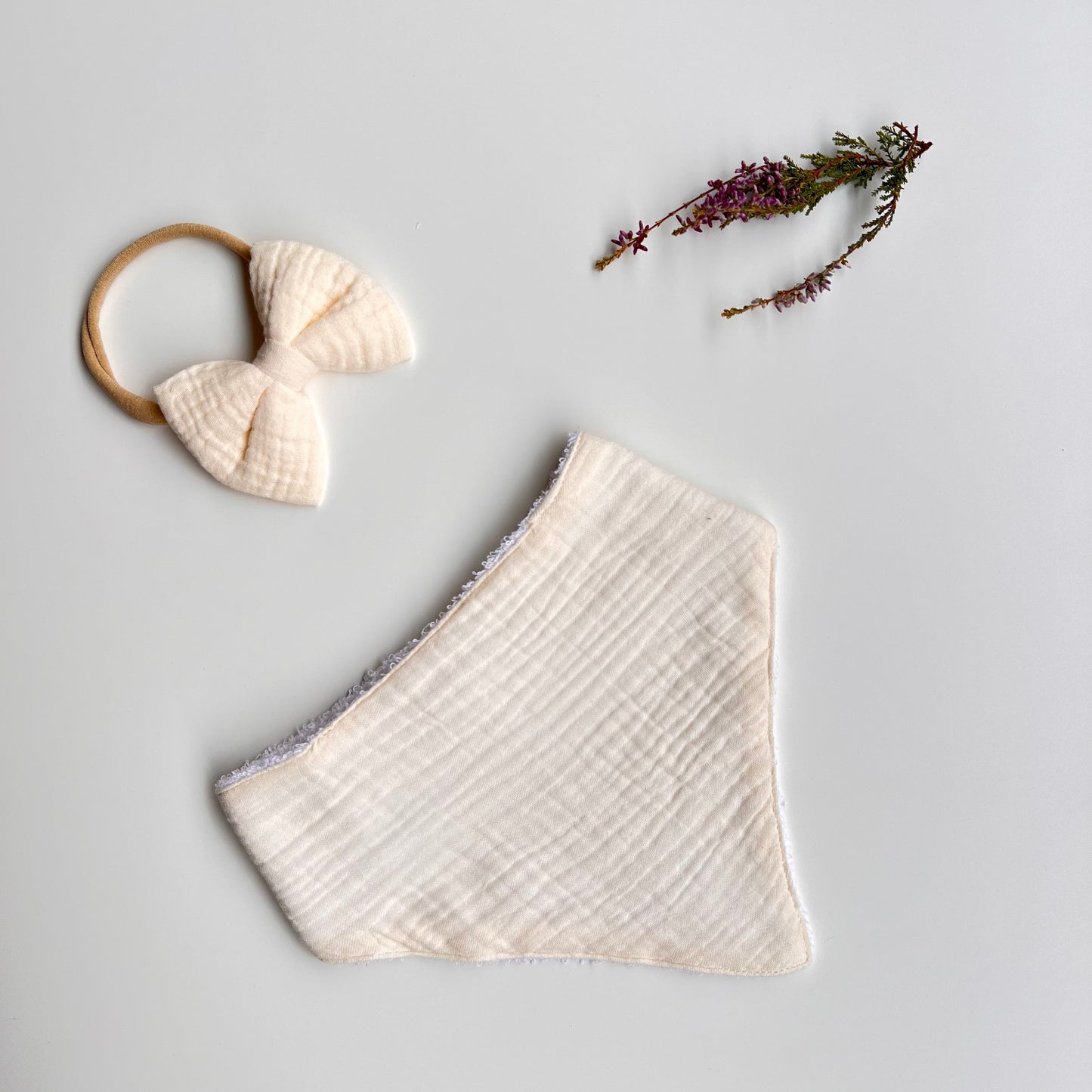 Set de 4 Baberos de Muselina y Toalla – 100% Algodón