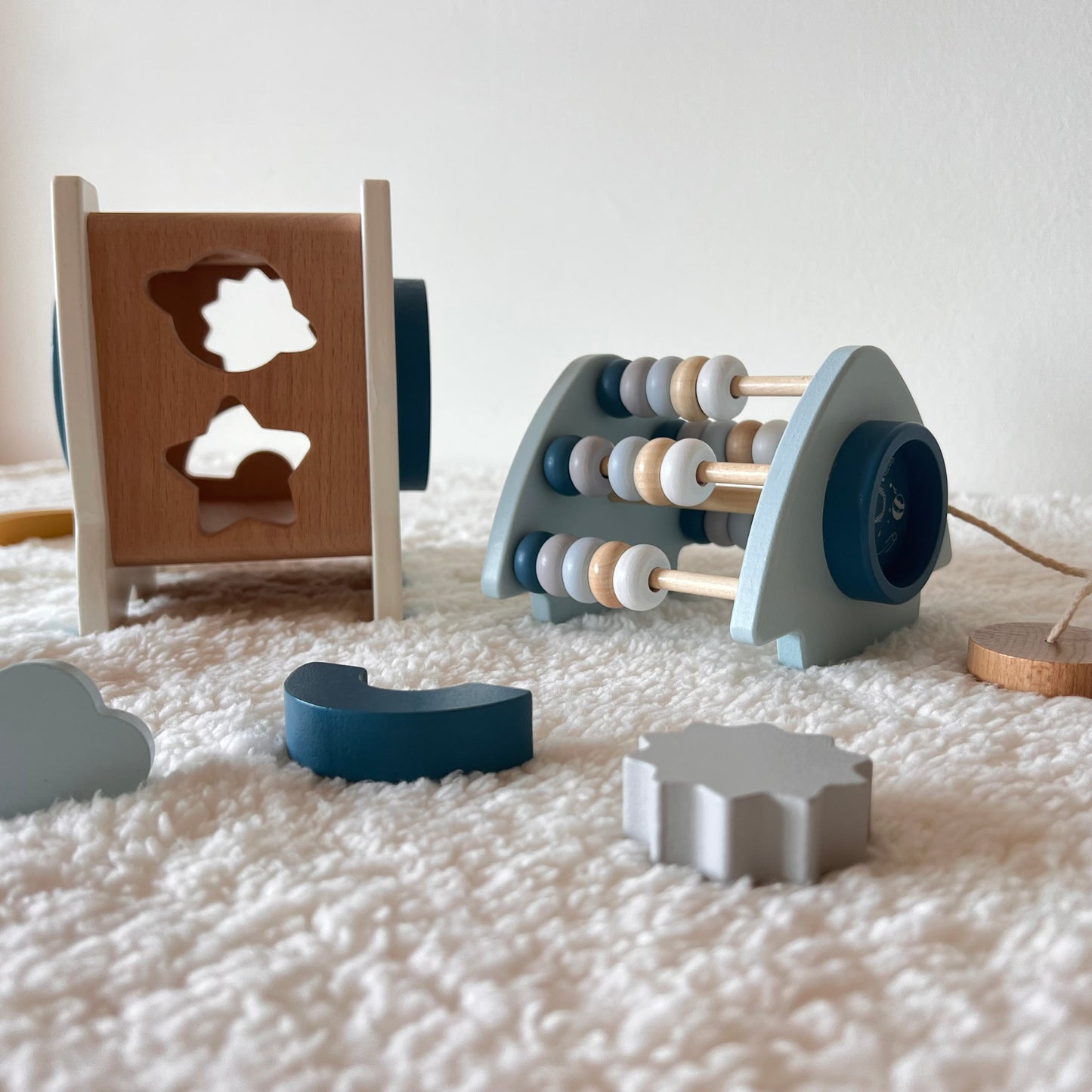 Cohete de actividades de madera - Juego encanjable y sensorial