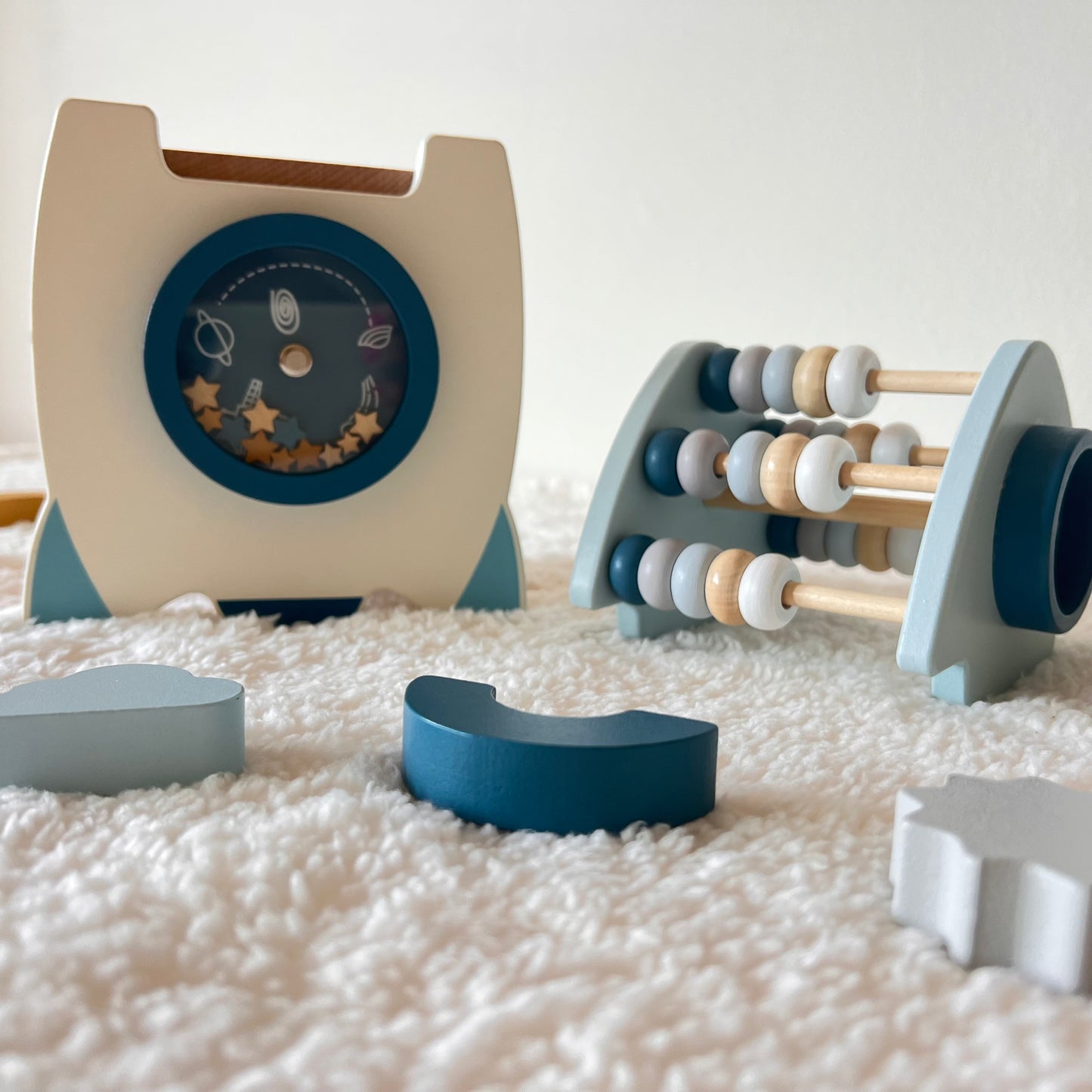 Cohete de actividades de madera - Juego encanjable y sensorial