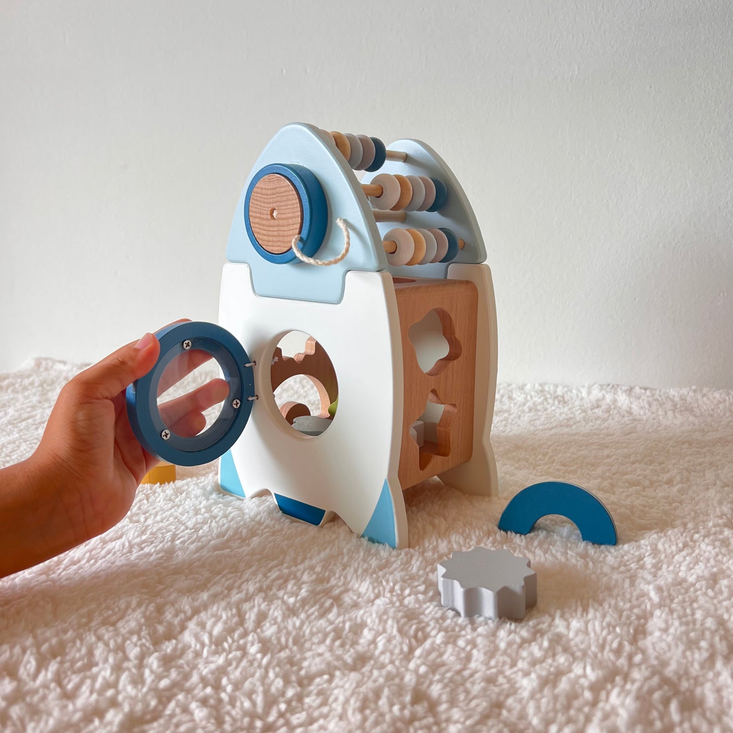 Cohete de actividades de madera - Juego encanjable y sensorial