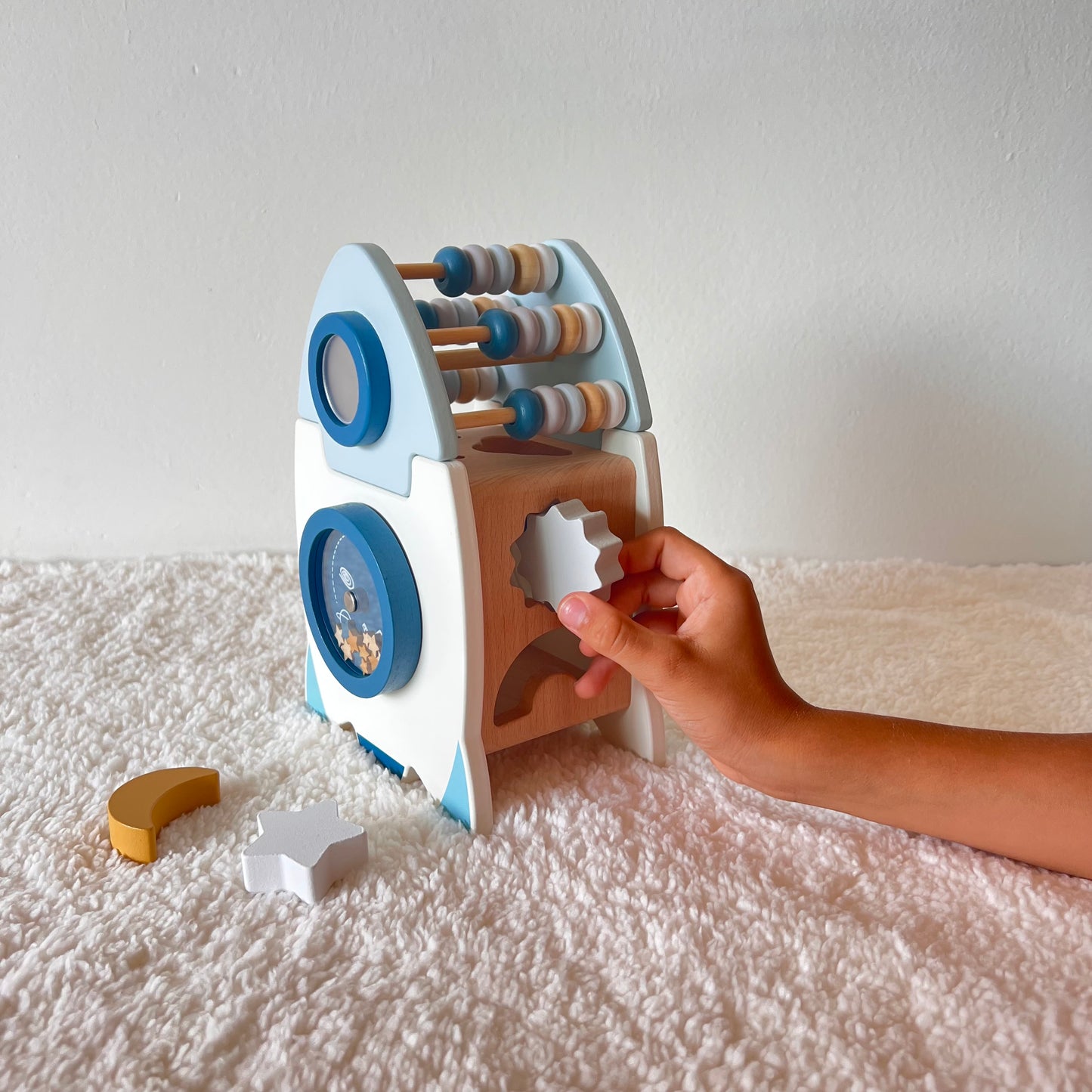 Cohete de actividades de madera - Juego encanjable y sensorial