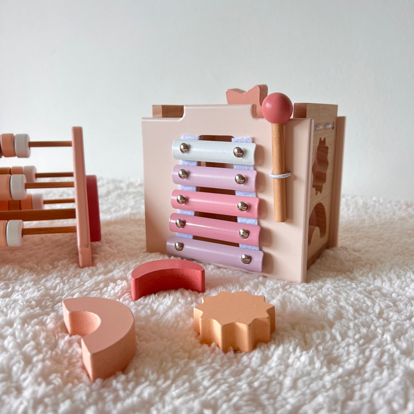 Casa de actividades de madera - Juego de encajables sensorial