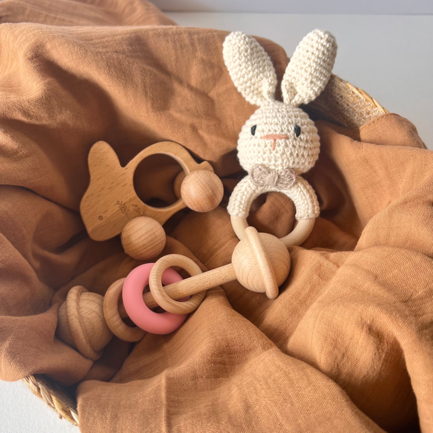 Set primeros juguetes – Conejito de Crochet y Madera