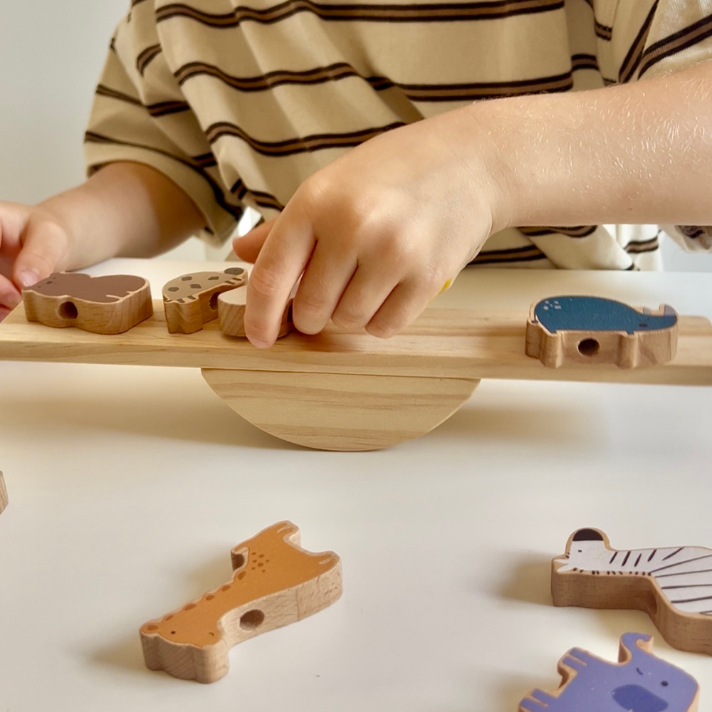 Set de regalo con juguetes Montessori 3-5 años | Arcoíris de Madera, Animales de Equilibrio y Matrioshkas de Silicona