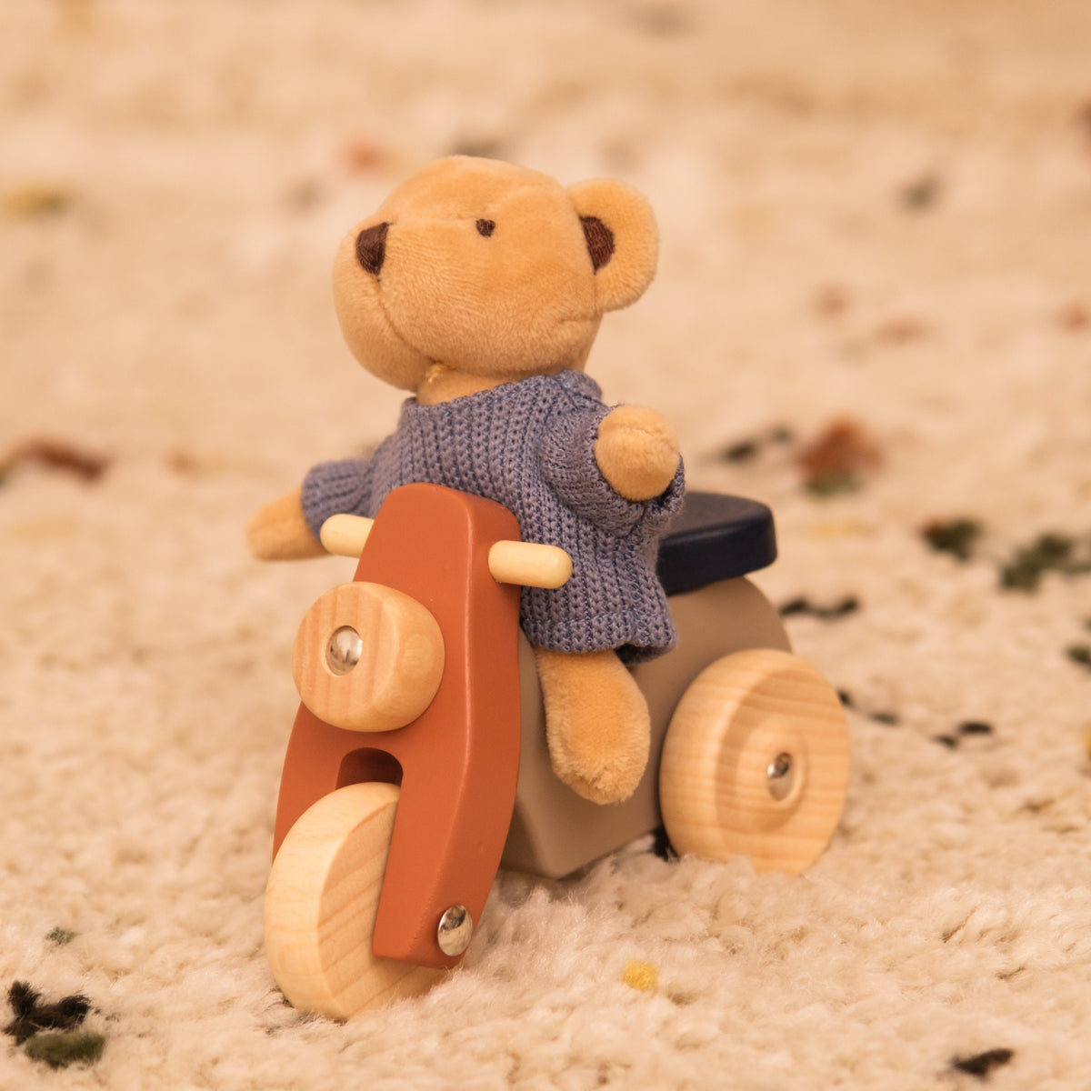 Oso Alexis en Vespa