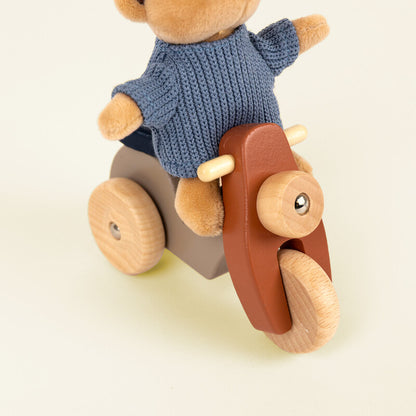 Oso Alexis en Vespa