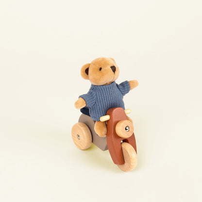 Oso Alexis en Vespa
