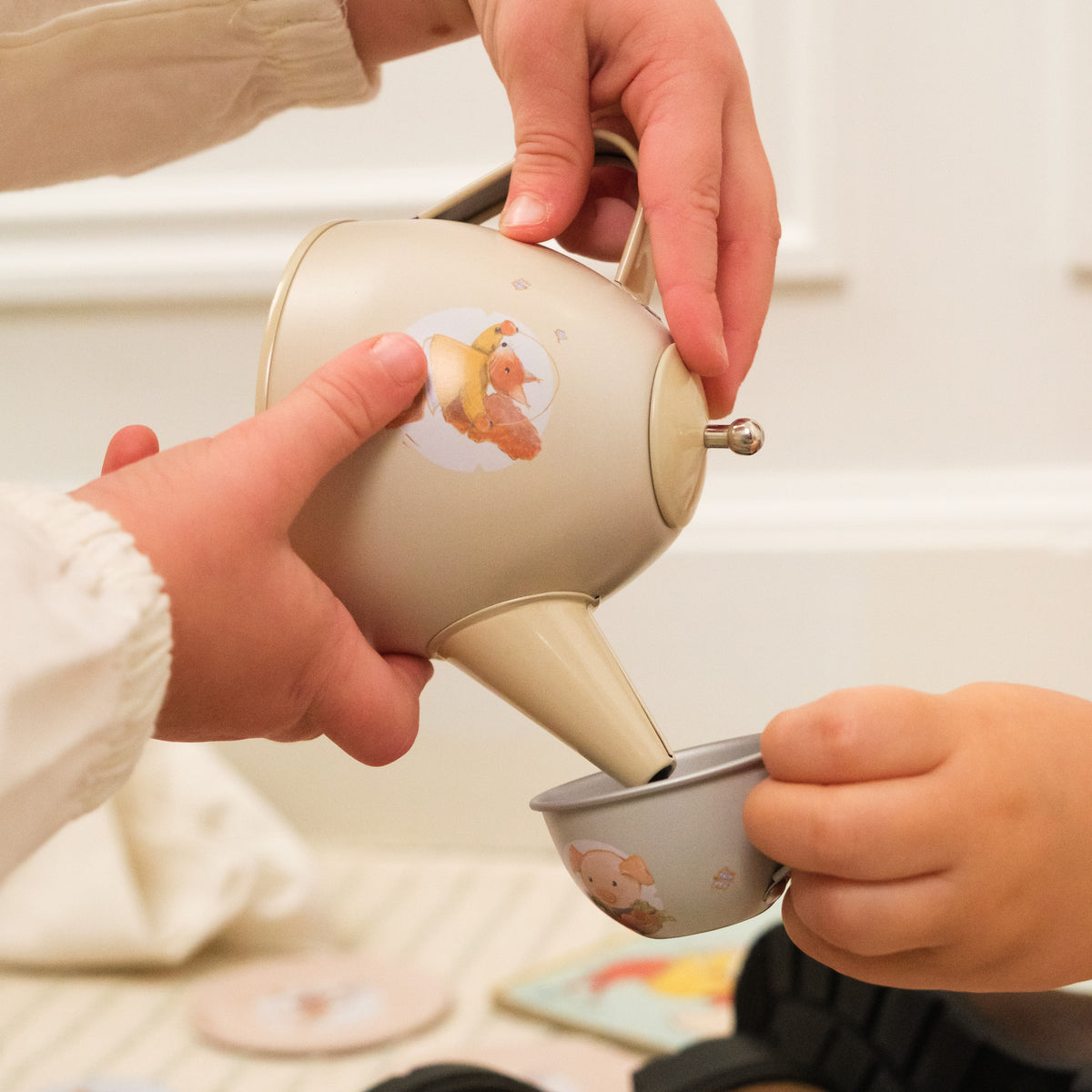 Cesta de Picnic con Juego de Té Amigos