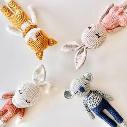 Peluche de Crochet con Cascabel 100% Algodón - CONEJO CIRO - Regalo Bebé