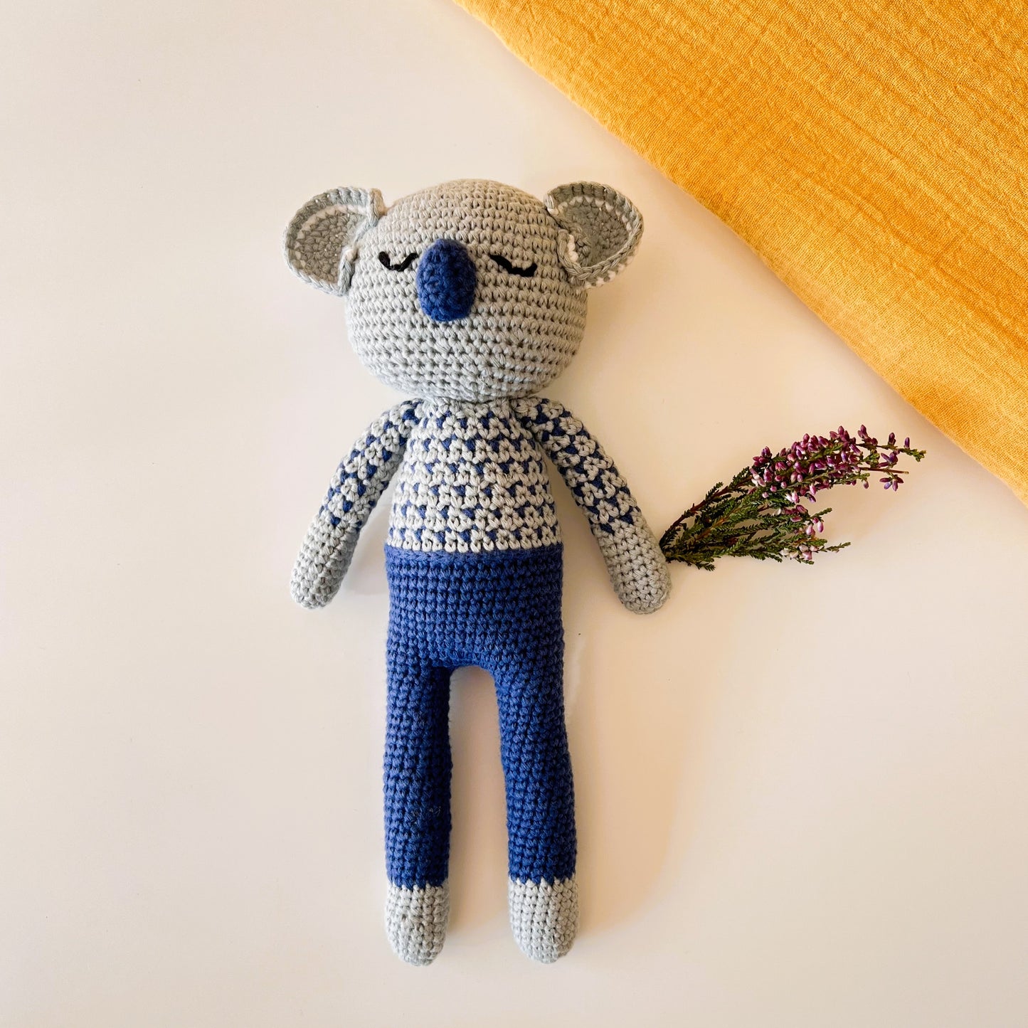 Koala PEPE – Peluche de Crochet con Cascabel 100% Algodón