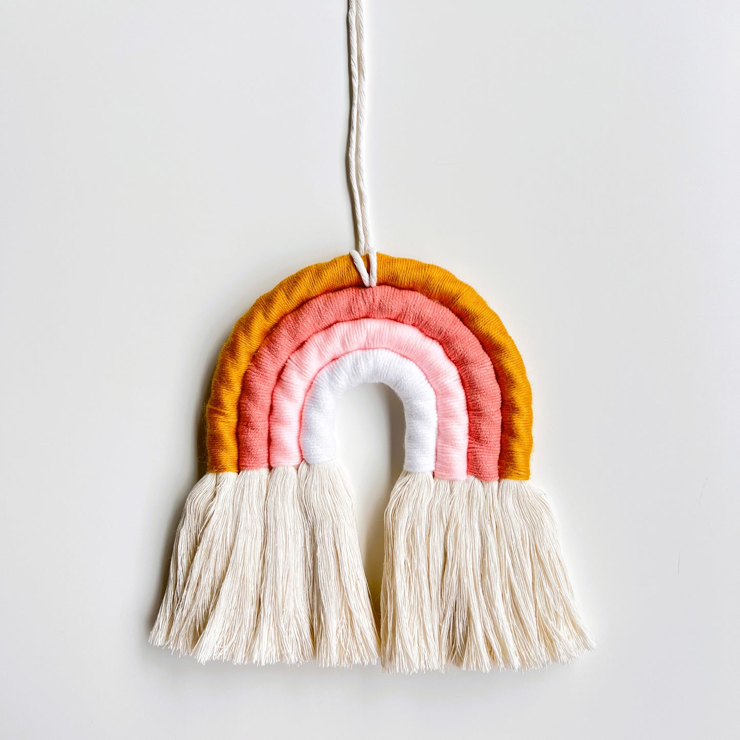 Arcoíris Decorativo de Algodón – Rosado y Ocre