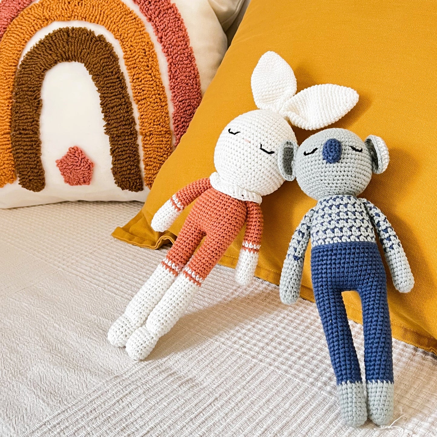 Conejo CIRO – Peluche de Crochet con Cascabel 100% Algodón