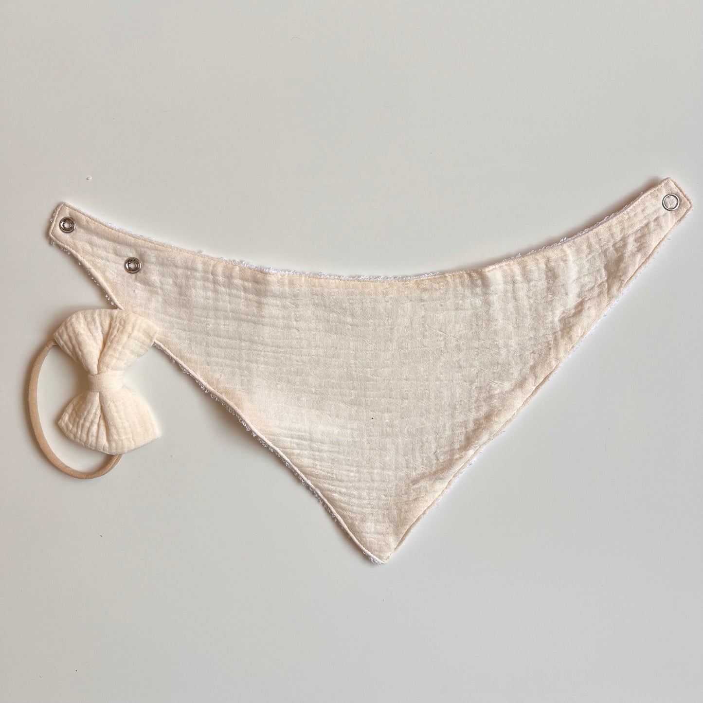 Set de 4 Baberos de Muselina y Toalla – 100% Algodón