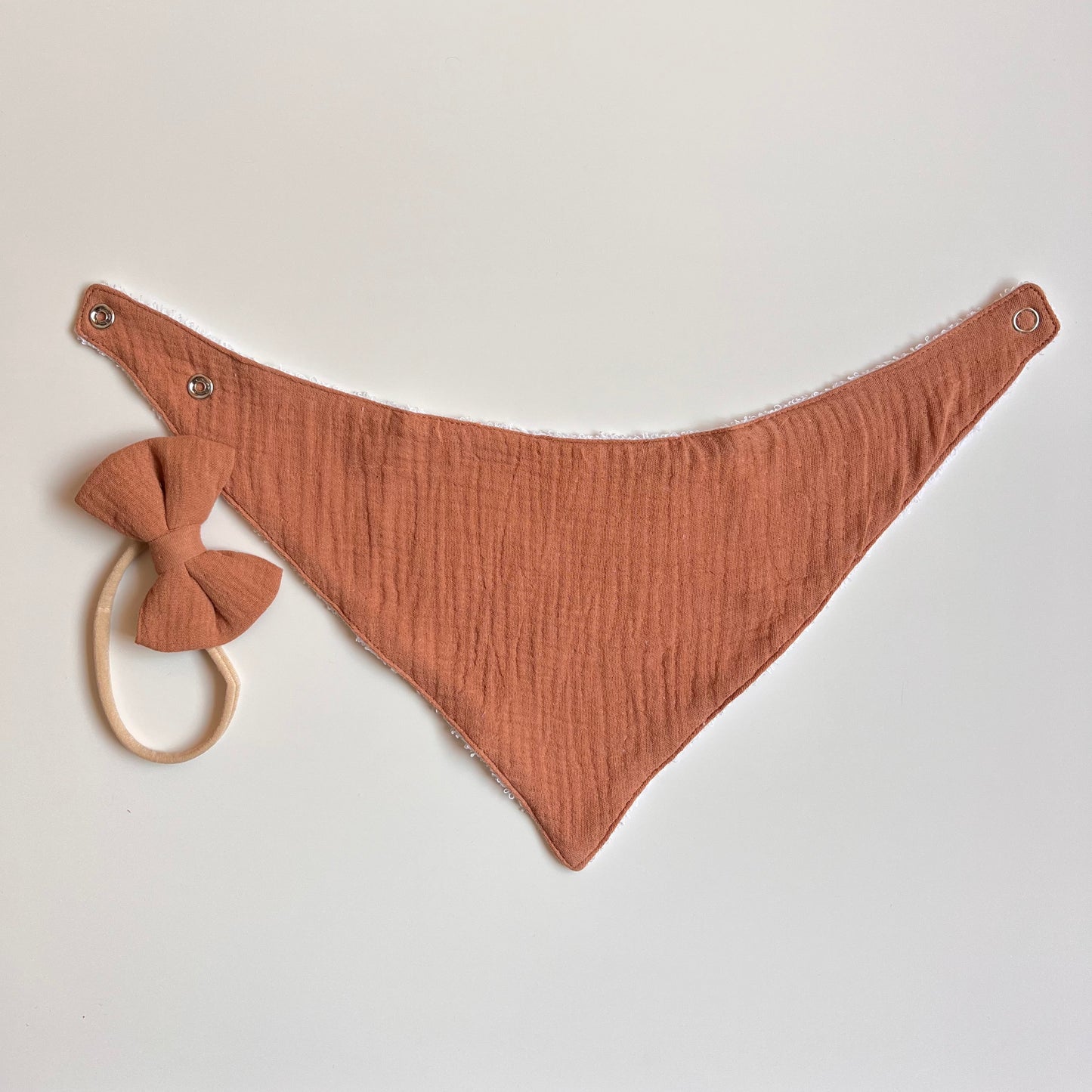 Set de 4 Baberos de Muselina y Toalla – 100% Algodón