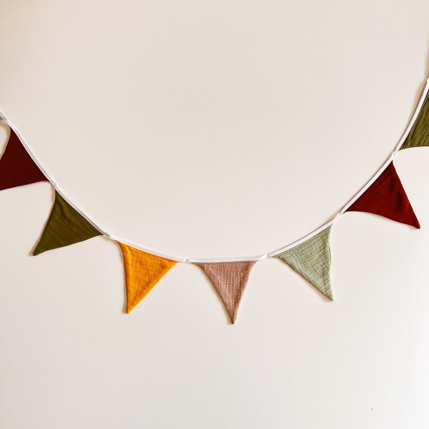 Guirnalda de Banderines de Algodón – TONOS TIERRA