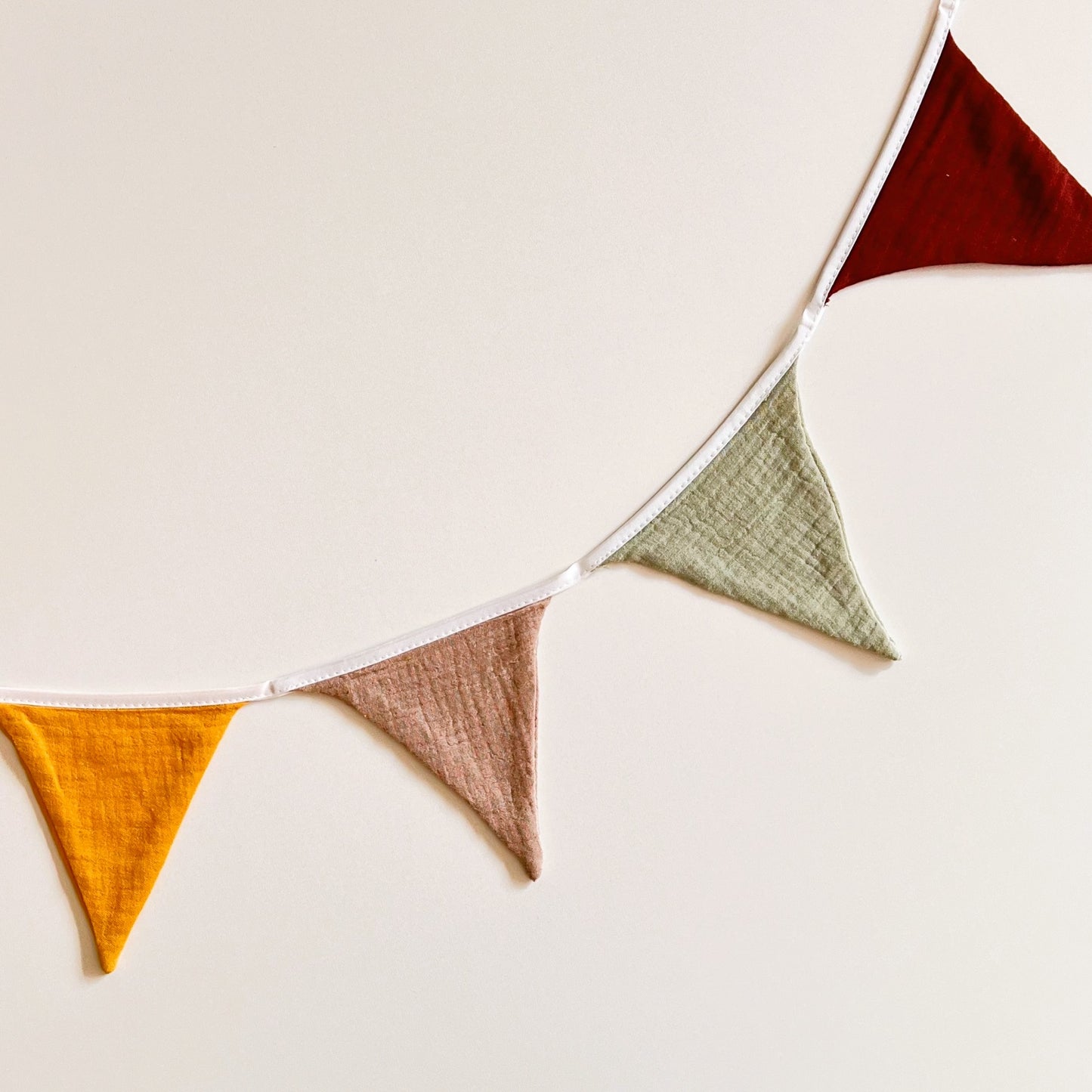 Guirnalda de Banderines de Algodón – TONOS TIERRA