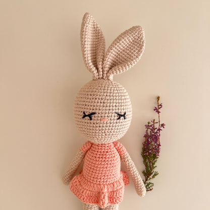 Peluche de Crochet con Cascabel 100% Algodón - CONEJA MILA - Regalo Bebé