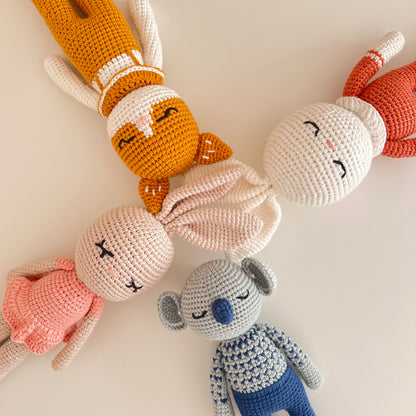 Peluche de Crochet con Cascabel 100% Algodón - CONEJA MILA - Regalo Bebé