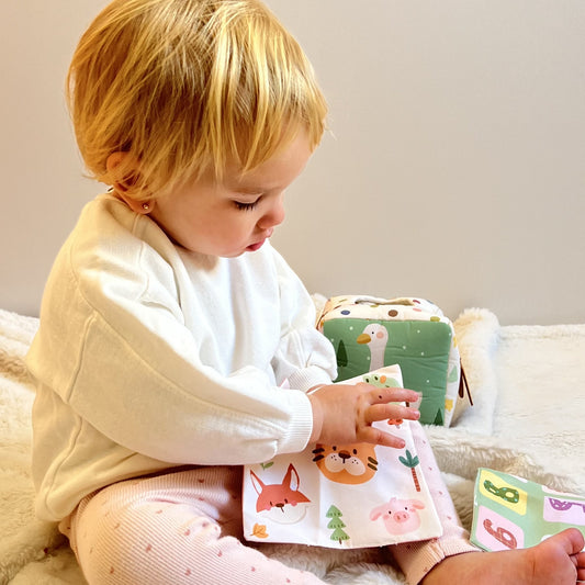 Caja Sensorial con Pañuelos de Tela para bebés a partir de 6 meses