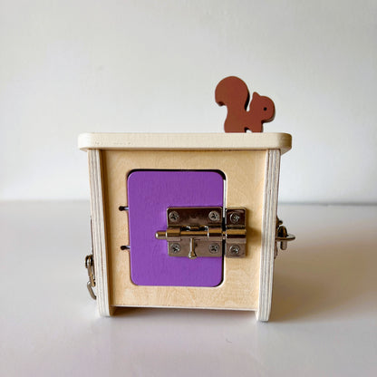 Montessori Permanent Object and Locks Box for babies from 18 months - Wood and Metal - Fine motor skills
