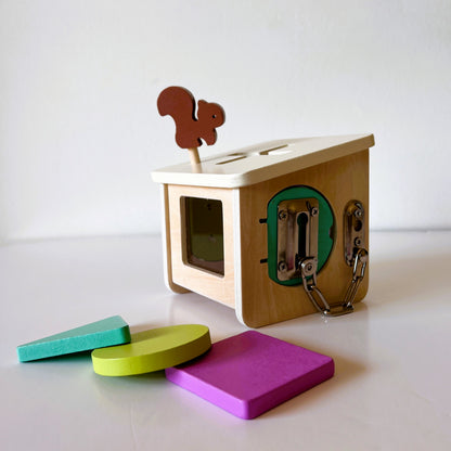 Montessori Permanent Object and Locks Box for babies from 18 months - Wood and Metal - Fine motor skills