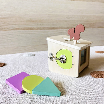 Montessori Permanent Object and Locks Box for babies from 18 months - Wood and Metal - Fine motor skills