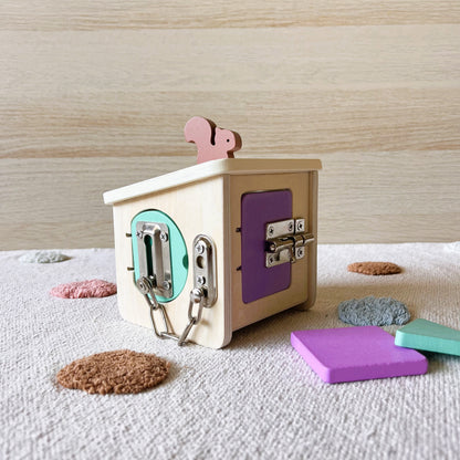 Montessori Permanent Object and Locks Box for babies from 18 months - Wood and Metal - Fine motor skills