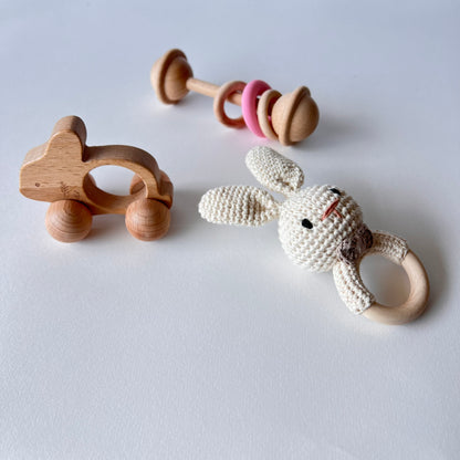 Set de bebé primeros juguetes – Conejito de Crochet y Madera - Recién Nacido